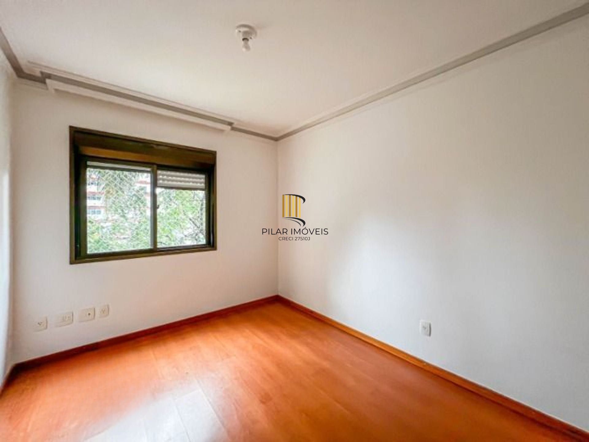 Apartamento de 3 quartos, suíte e 1 vaga de garagem no bairro Menino Deus em POA