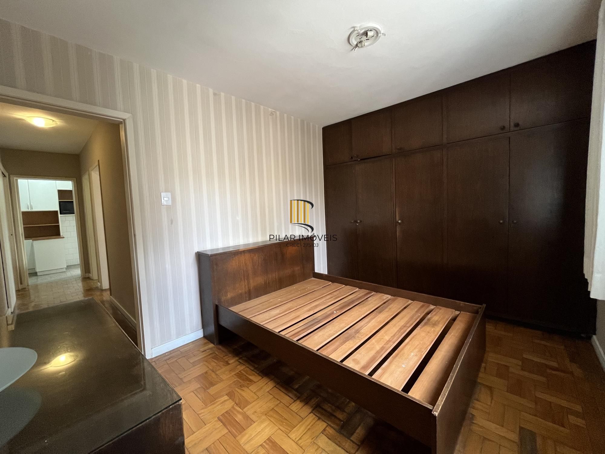 Apartamento de dois quartos e uma vaga de garagem no bairro Auxiliadora em POA
