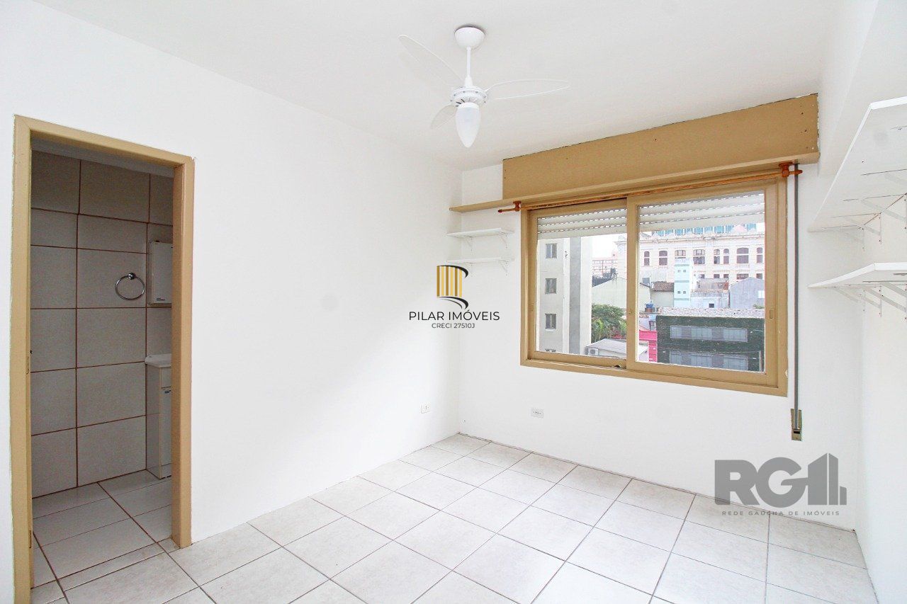 Apartamento de um dormitório na rua Washington Luiz, Centro Histórico de Porto Alegre.  