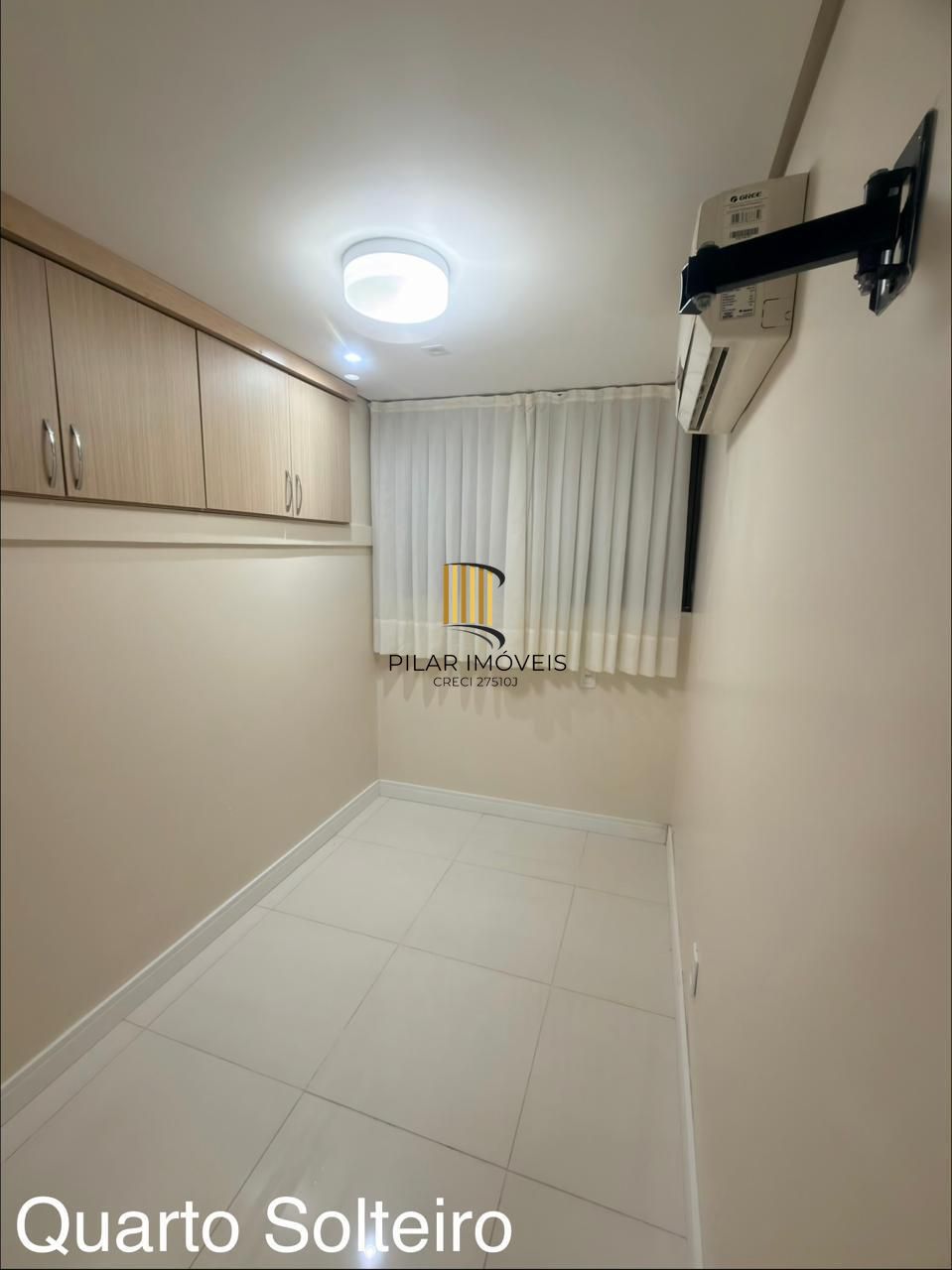 Apartamento de 2 quartos, suíte e 1 vaga de garagem no bairro Menino Deus em POA