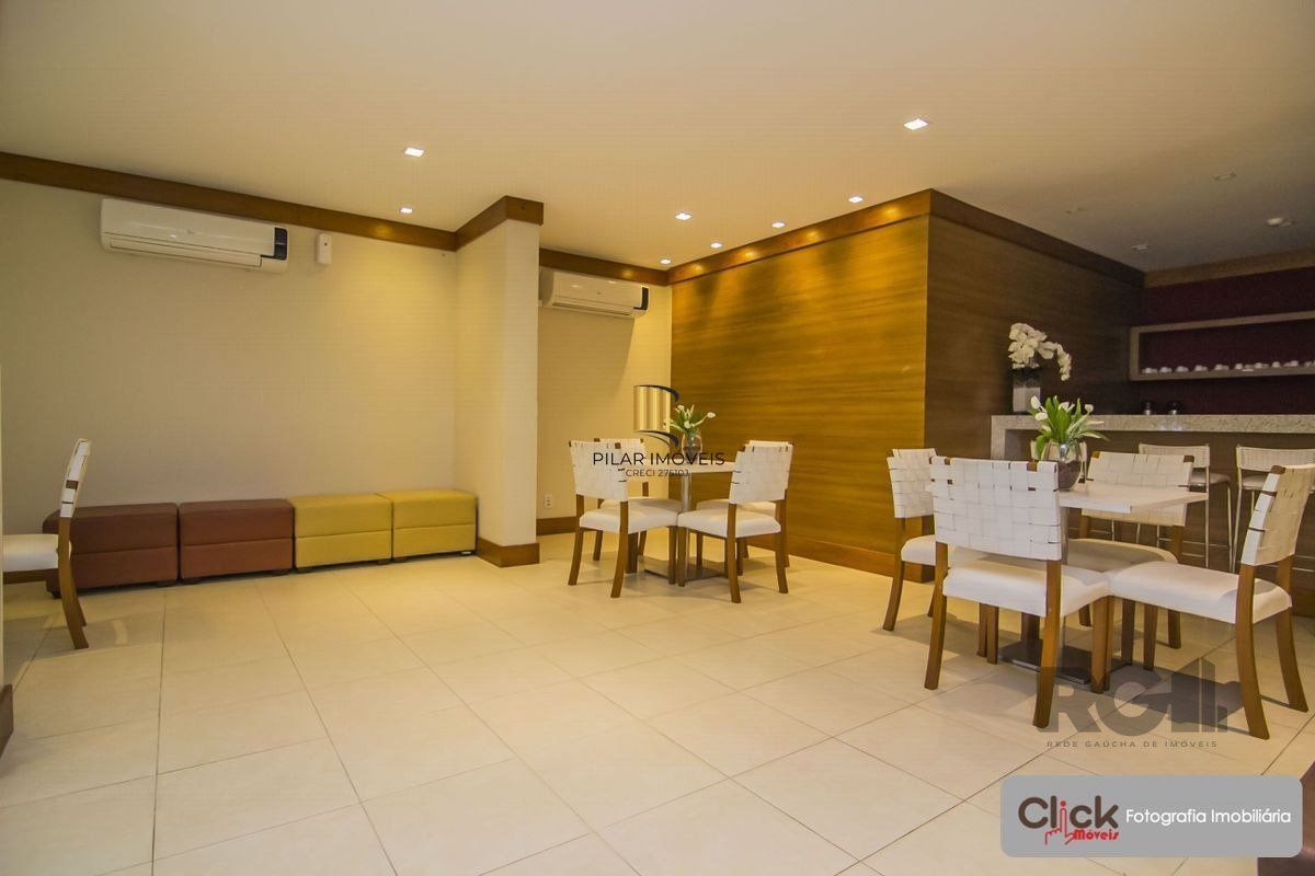 Apartamento 3 dormitórios, suíte, 2 vagas. Andar alto, vista para infraestrutura do condomínio. Semi-mobiliado. 