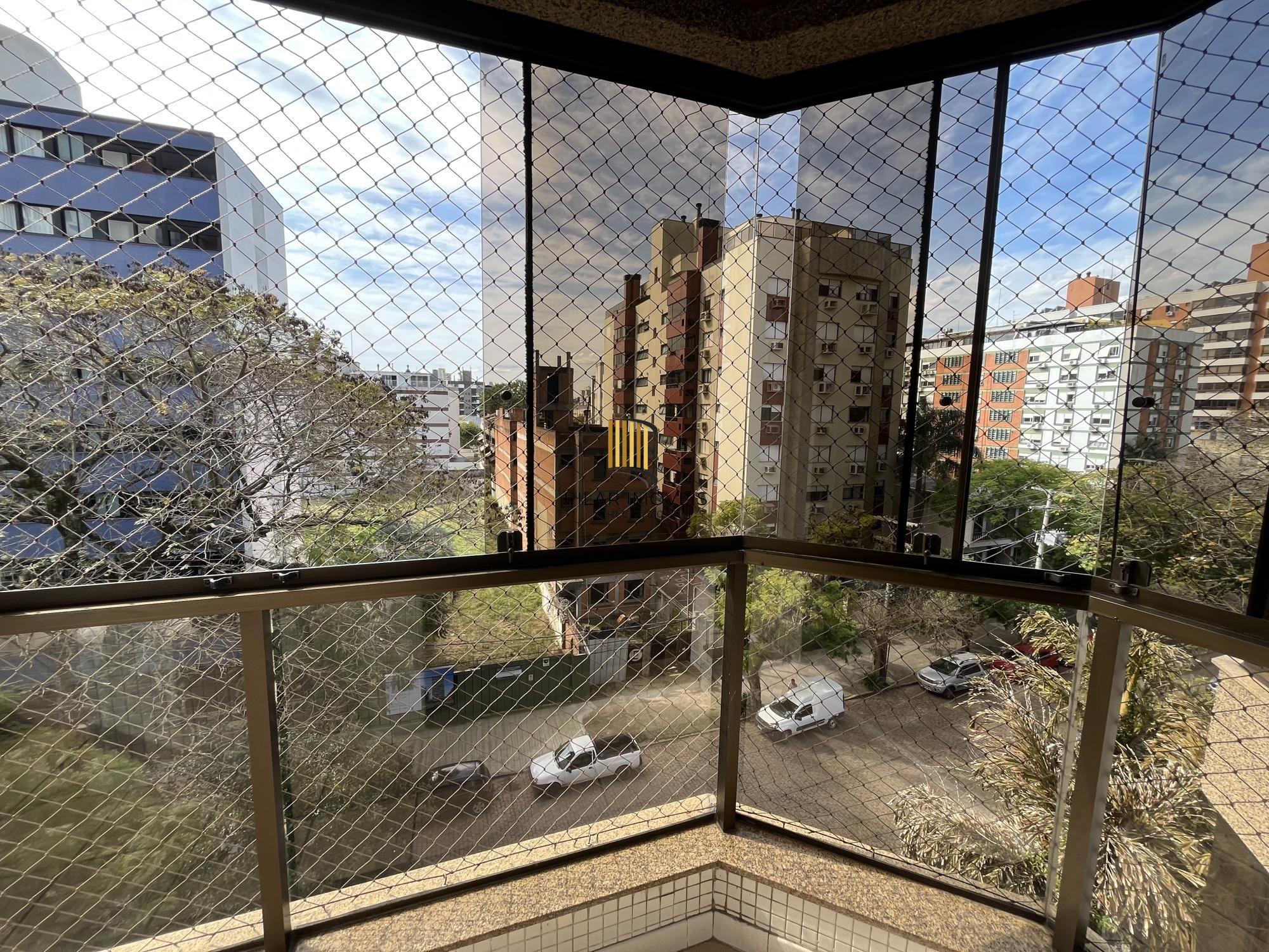Apartamento de 3 quartos, suíte e 2 vagas de garagem no Bairro Menino Deus POA