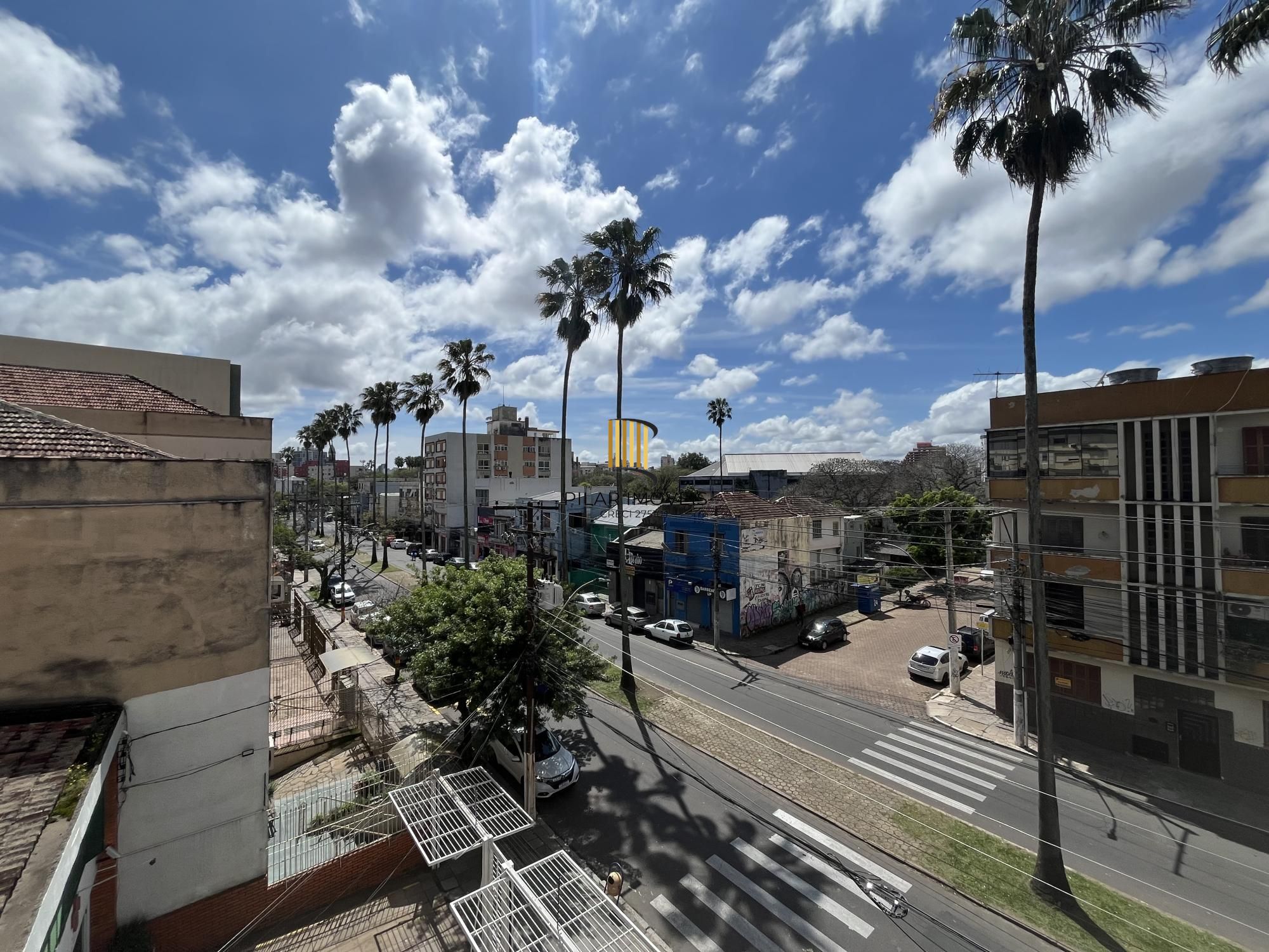 Apartamento de dois quartos, suíte e uma vaga de garagem no bairro Menino Deus