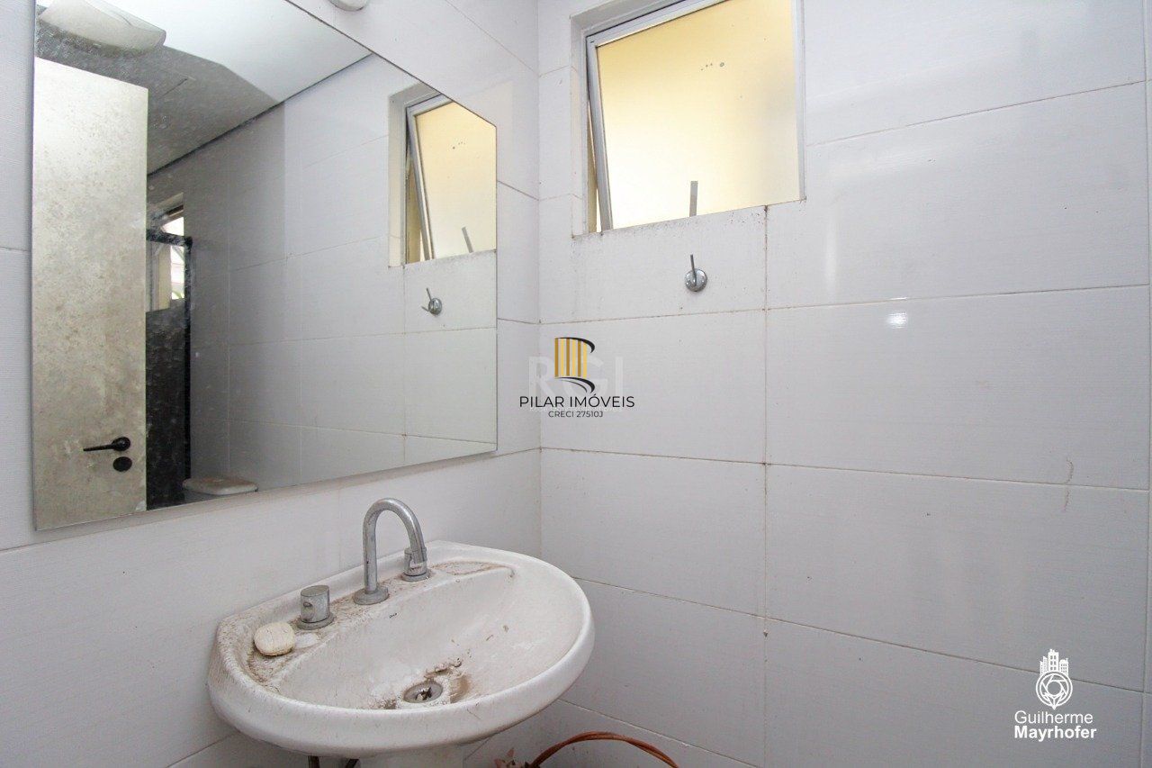 Casa para Venda - 347m², 5 dormitórios, sendo 2 suites, 3 vagas - São João