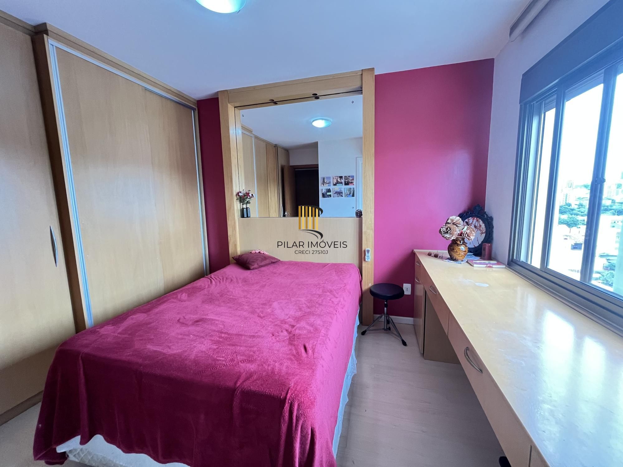 Apartamento de três dormitórios, suíte e uma vaga de garagem no bairro Santana