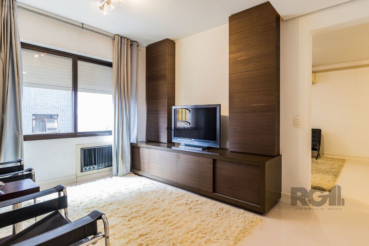 Apartamento de três quartos, suíte e duas vagas de garagem no bairro Mont Serrat em Porto Alere,
