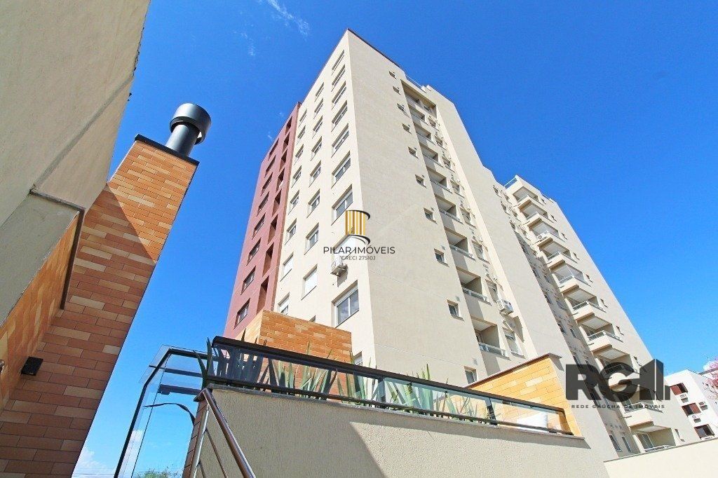 Apartamento de três quartos com suíte e duas vagas de garagem no bairro Passo da Areia, em Porto Alegre.  - Pilar Imóveis