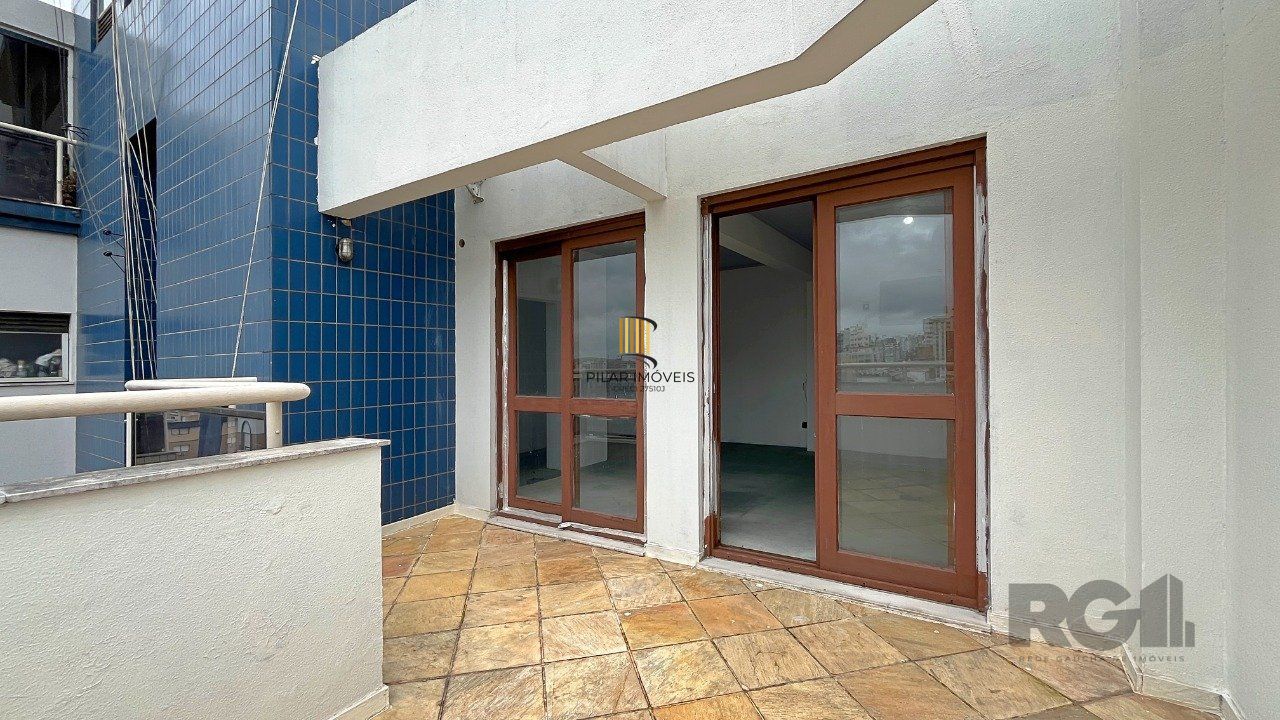 Cobertura de 1 dormitório com uma vaga de garagem no bairro Independência em Porto Alegre