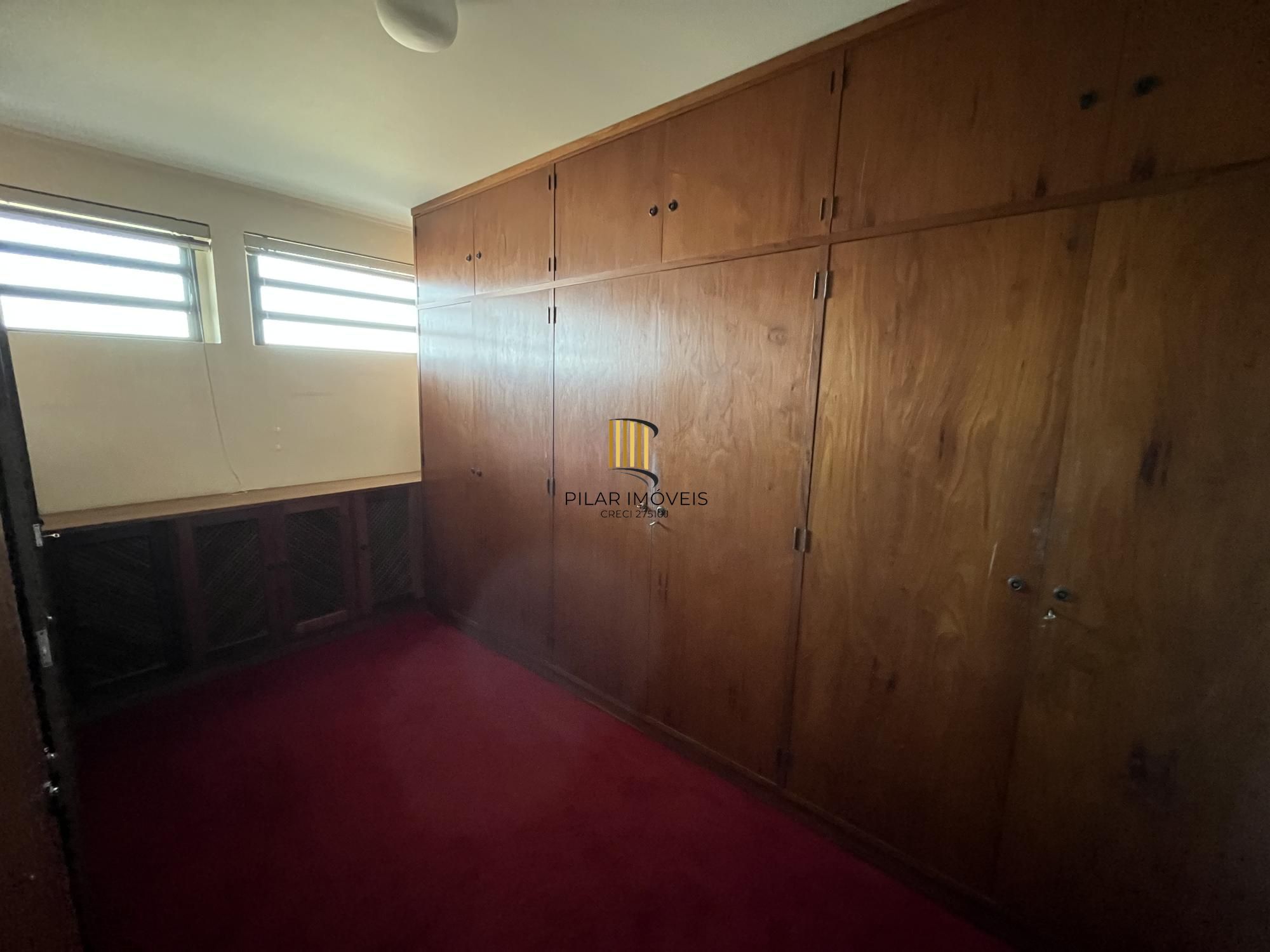 Casa de 4 quartos, 2 suítes e 2 vagas de garagem no bairro Boa Vista em POA
