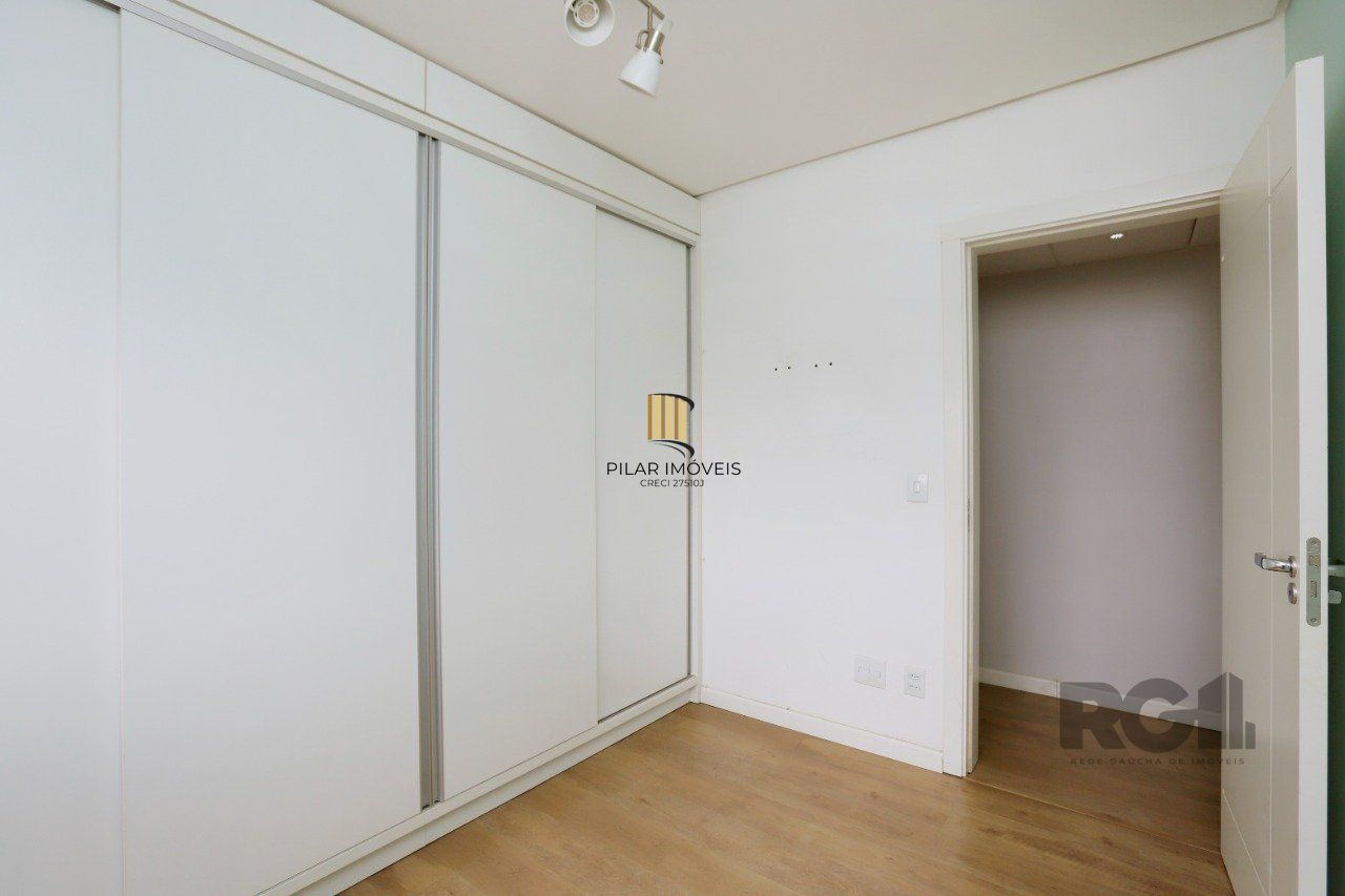 Apartamento de 2 quartos, suíte e 2 vagas de garagem no bairro Menino Deus
