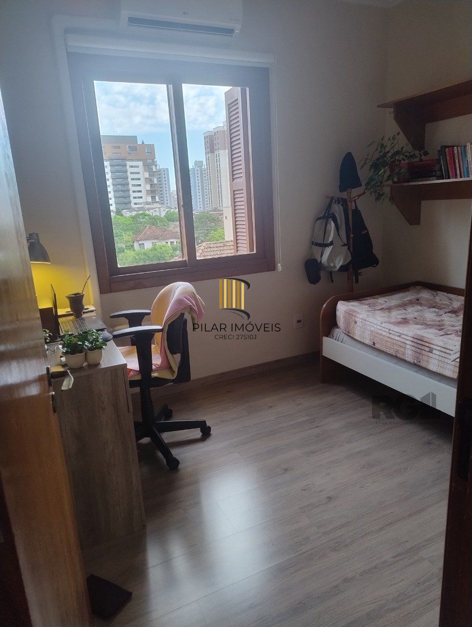 Apartamento para Venda - 72.98m², 3 dormitórios, suíte e 1 vaga - Menino Deus