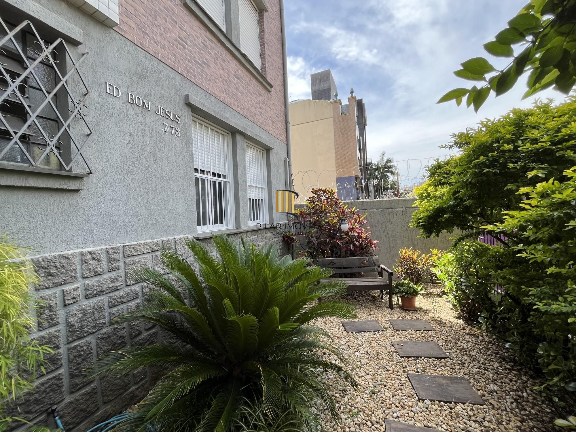 Apartamento de 3 quartos com dependência de empregada bairro Moinhos de Vento