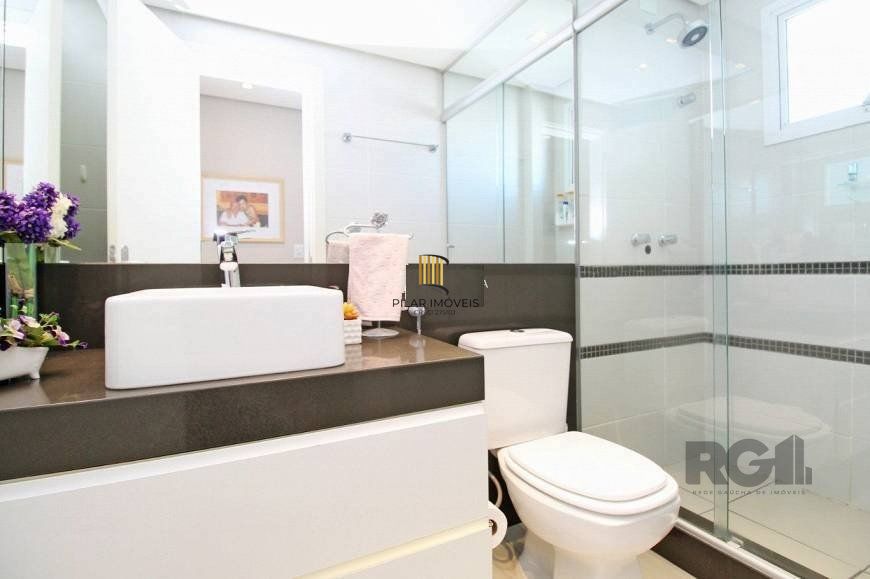 EXCELENTE OPORTUNIDADE! 120m2, 2 VAGAS, ANDAR ALTÍSSIMO COM VISTA PARA AEROPORTO! Apartamento 3 dormitórios (sendo 1 suíte) 