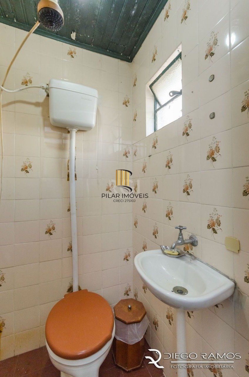 Casa para Venda - 216m², 4 dormitórios, sendo 1 suites, 4 vagas - Menino Deus