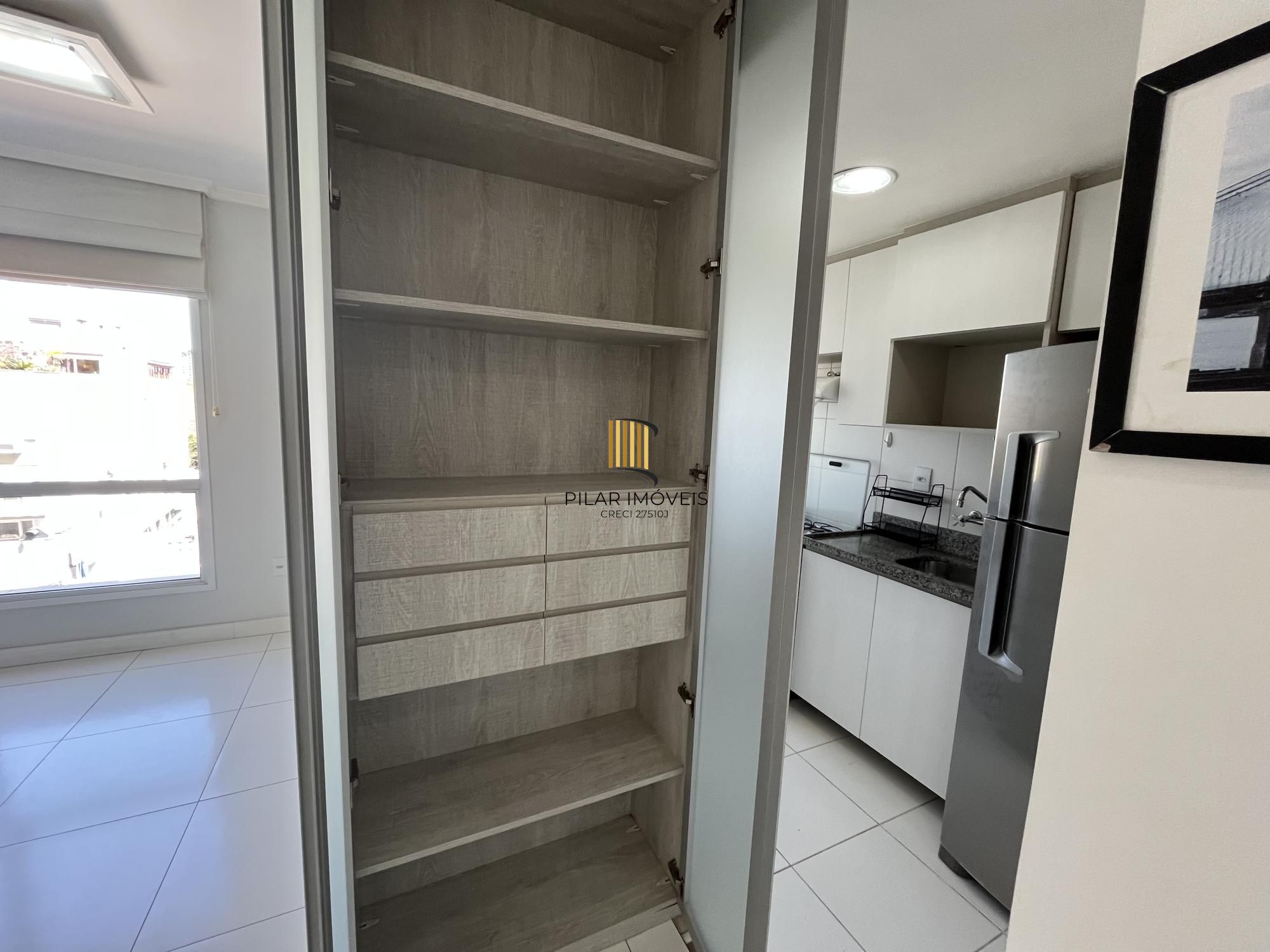 Apartamento de um quarto e uma vaga de garagem no bairro Menino Deus em POA/RS
