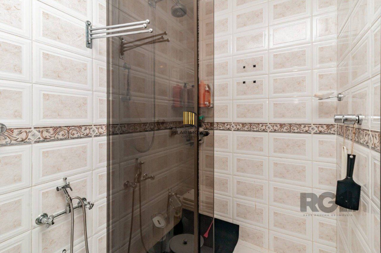 Cobertura de três quartos, suíte e uma vaga de garagem no bairro Higienópolis