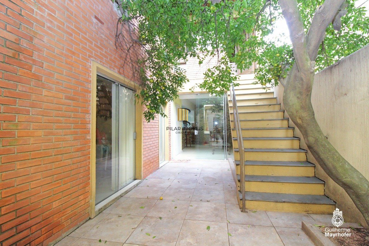 Casa para Venda - 347m², 5 dormitórios, sendo 2 suites, 3 vagas - São João