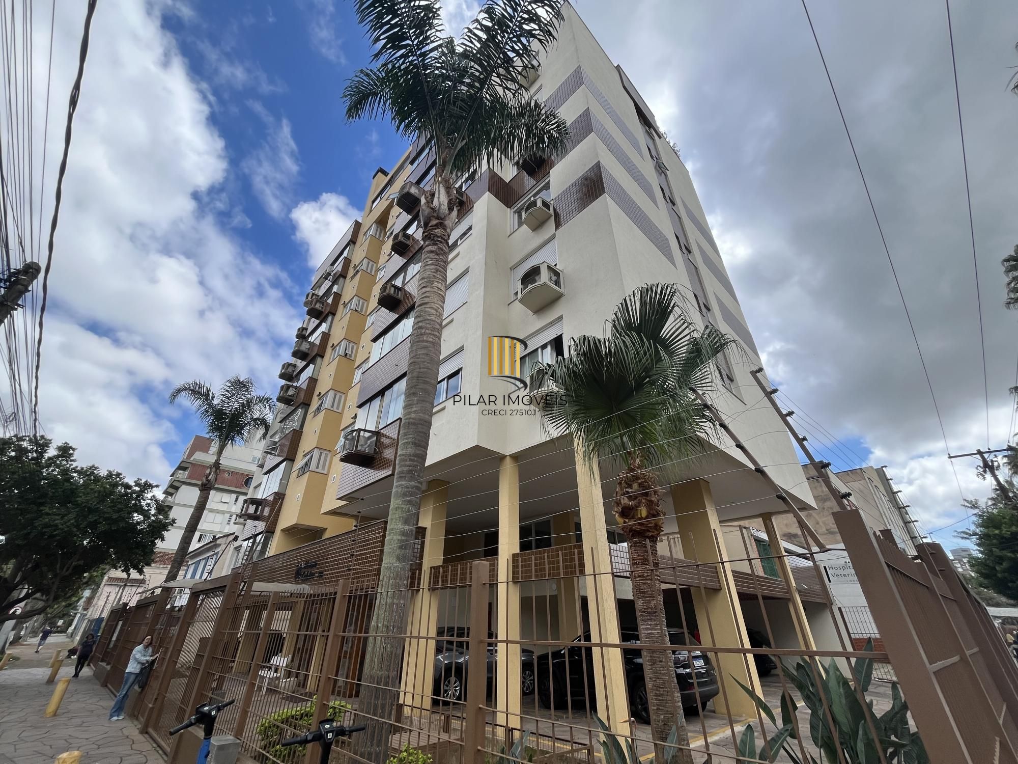 Apartamento de dois quartos, suíte e uma vaga de garagem no bairro Menino Deus