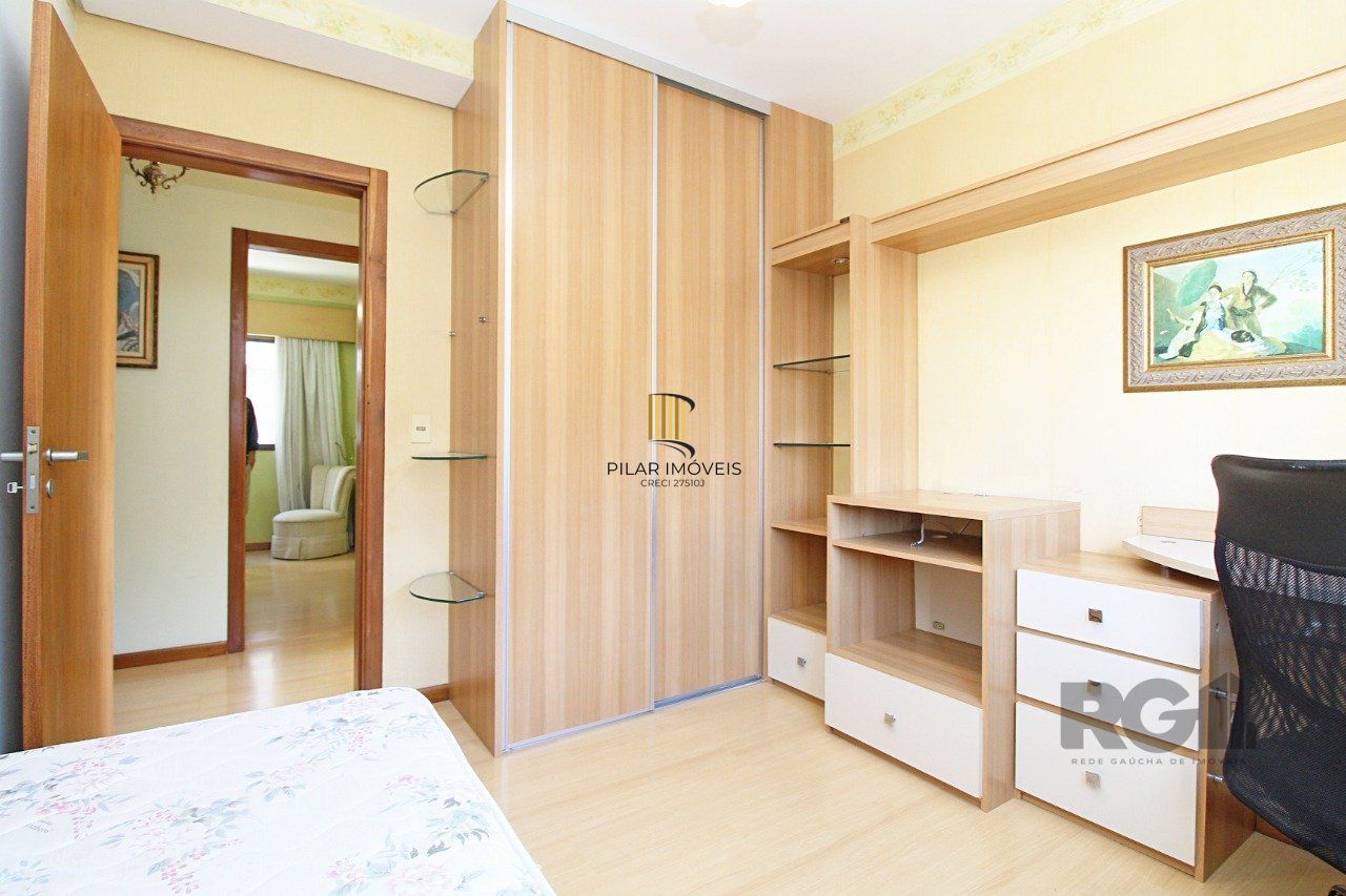 Apartamento de 3 dormitórios, suíte e 2 vagas de garagem no bairro Petrópolis em Porto Alegre