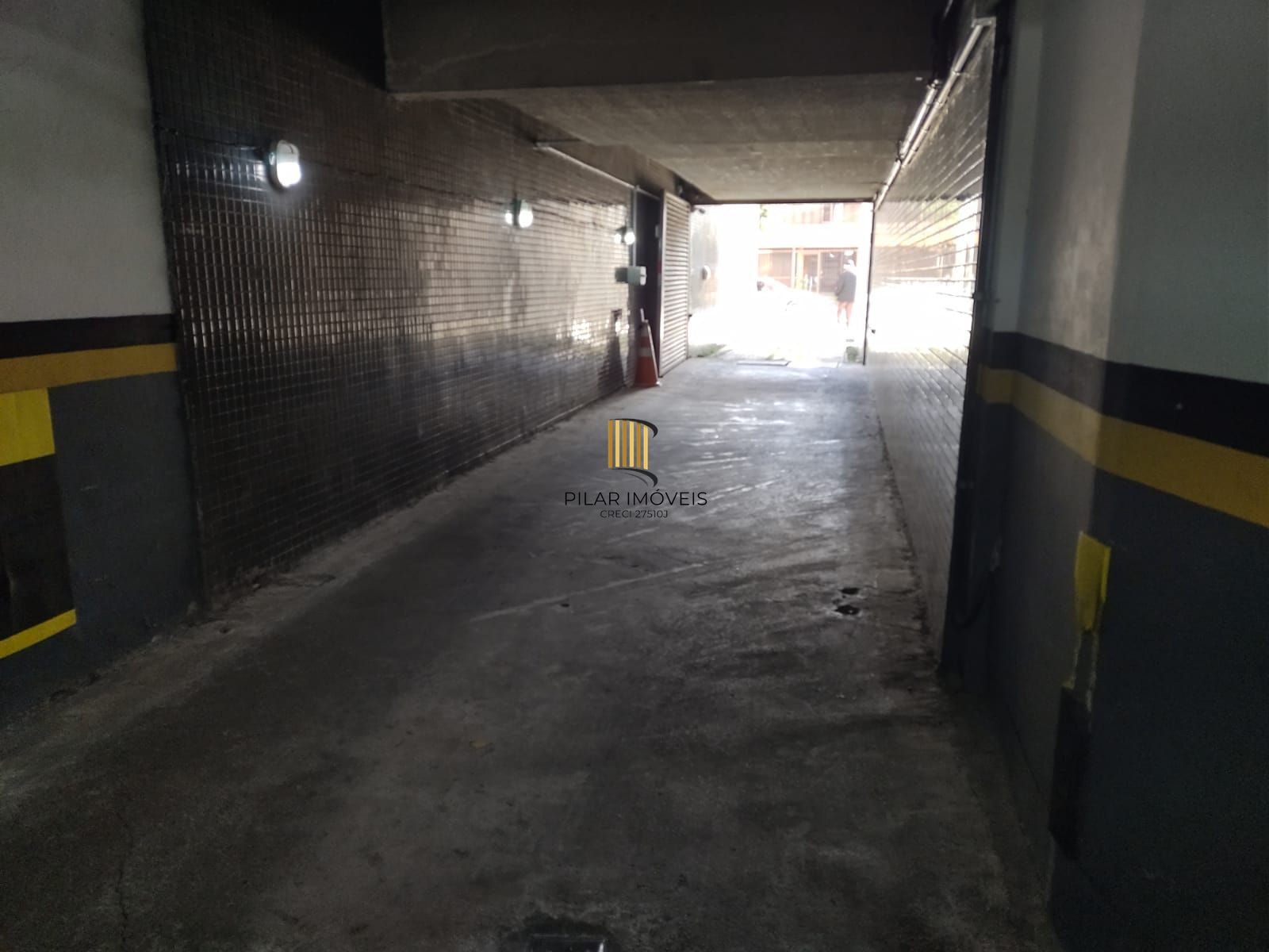 Sala comercial com 2 vagas de garagem escrituradas