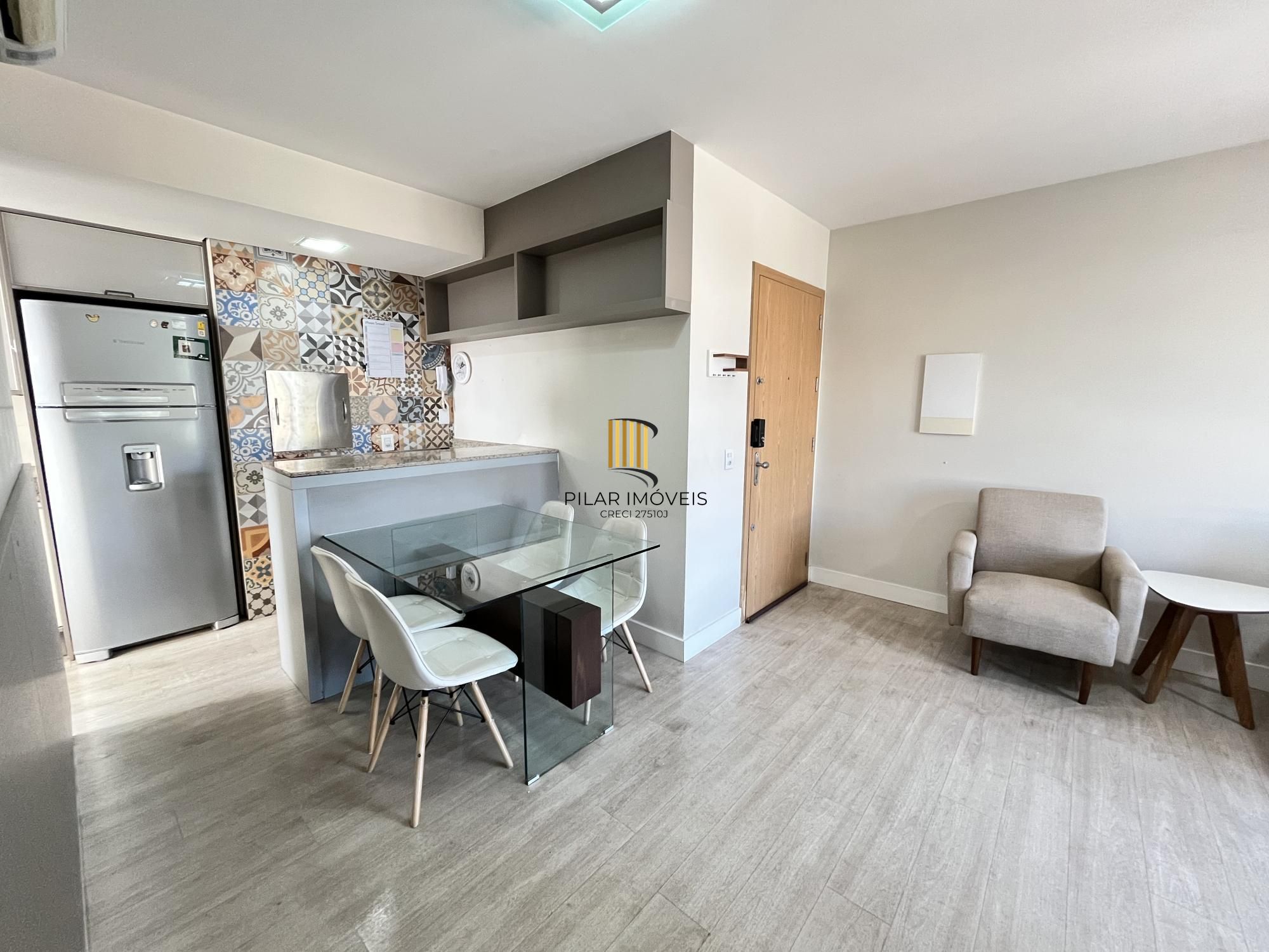 Apartamento de 3 quartos, semi mobiliado, suíte e 1 vaga de garagem