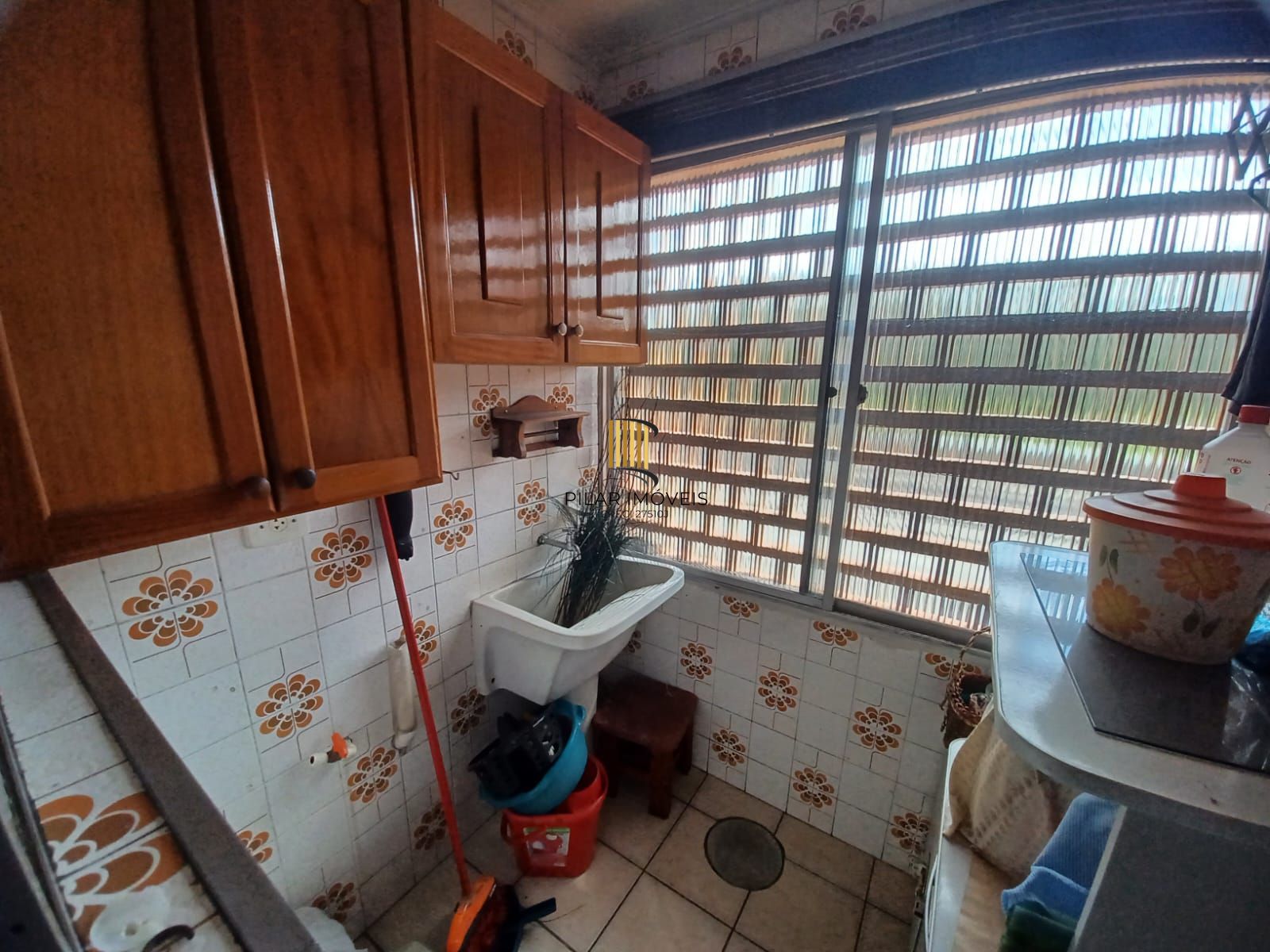 Apartamento de 2 dormitórios lavabo living amplo com sacada  de frente edificio com elevador