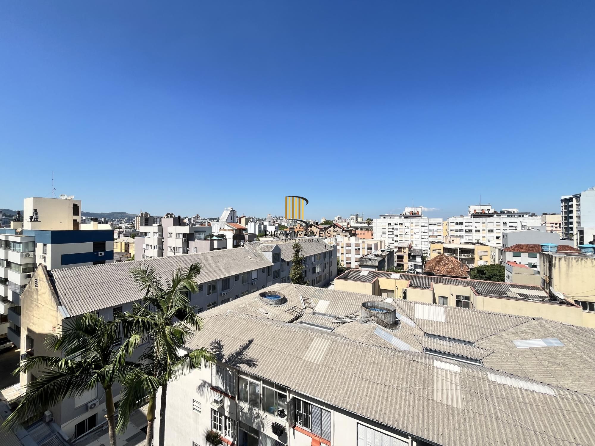 Apartamento de 2 quartos, suíte e 1 vaga de garagem no bairro Farroupilha em POA