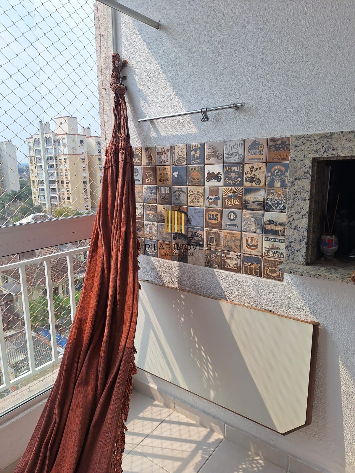 Apartamento de três quartos, suíte e uma vaga de garagem em condomínio com infra