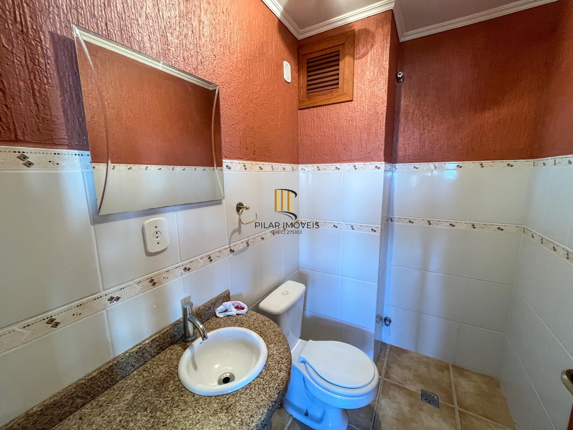 Casa de 3 dormitórios e 1 suíte no bairro Menino Deus em Porto Alegre