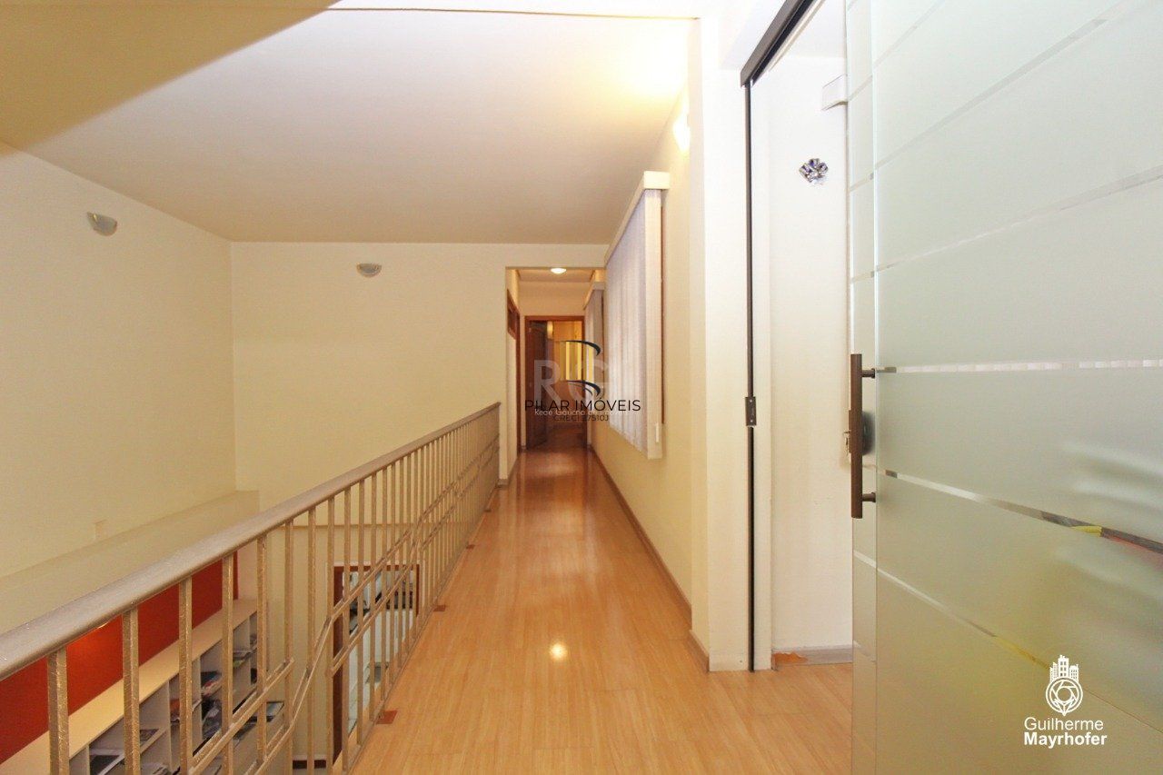 Casa para Venda - 347m², 5 dormitórios, sendo 2 suites, 3 vagas - São João