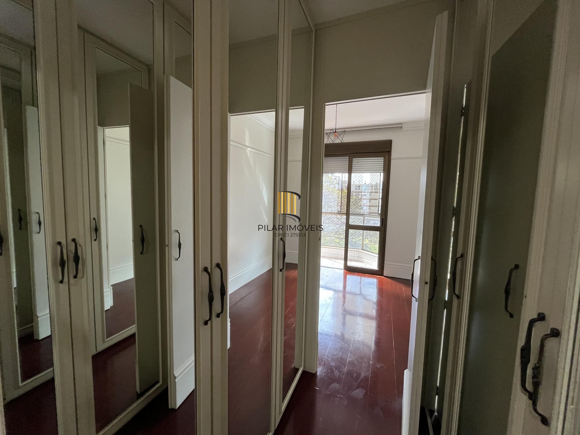 Apartamento de 3 quartos, suíte e 2 vagas de garagem no Bairro Menino Deus POA