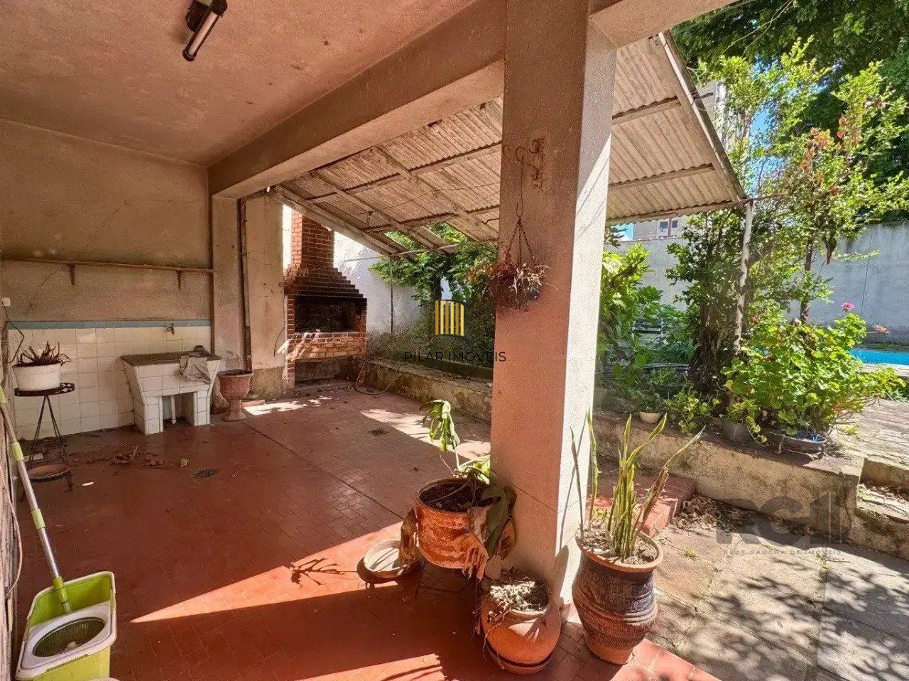 Casa de 5vquartos e 3 vagas de garagem no bairro Santana em Porto Alegre