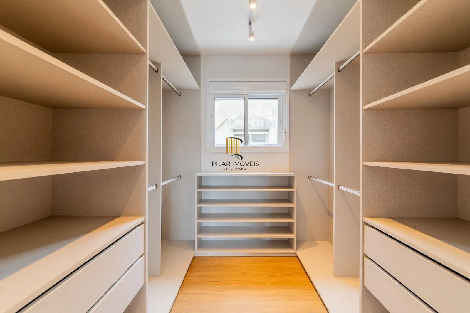 Apartamento à venda em Porto Alegre – pronto para morar, totalmente reformado.