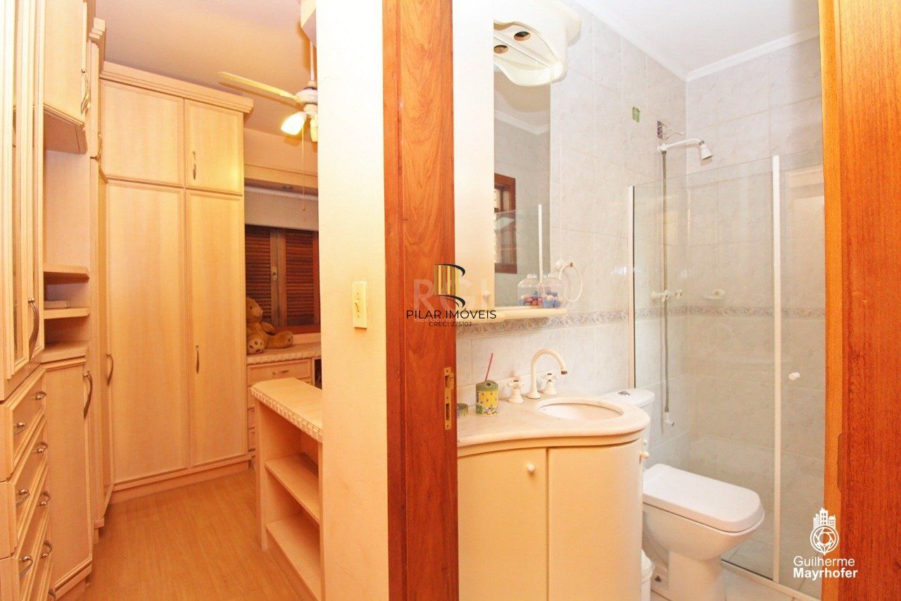 Casa para Venda - 347m², 5 dormitórios, sendo 2 suites, 3 vagas - São João