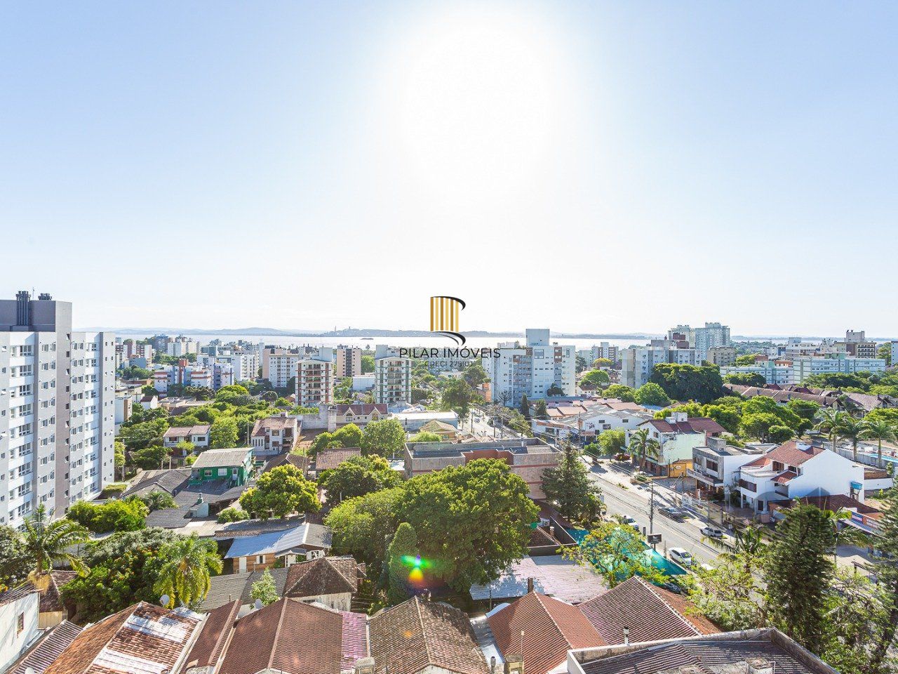 COBERTURA DUPLEX COM 3 QUARTOS, 2 DELES SUÍTE E 2 VAGAS DE GARAGEM NO BAIRRO TRISTEZA EM PORTO ALEGRE.