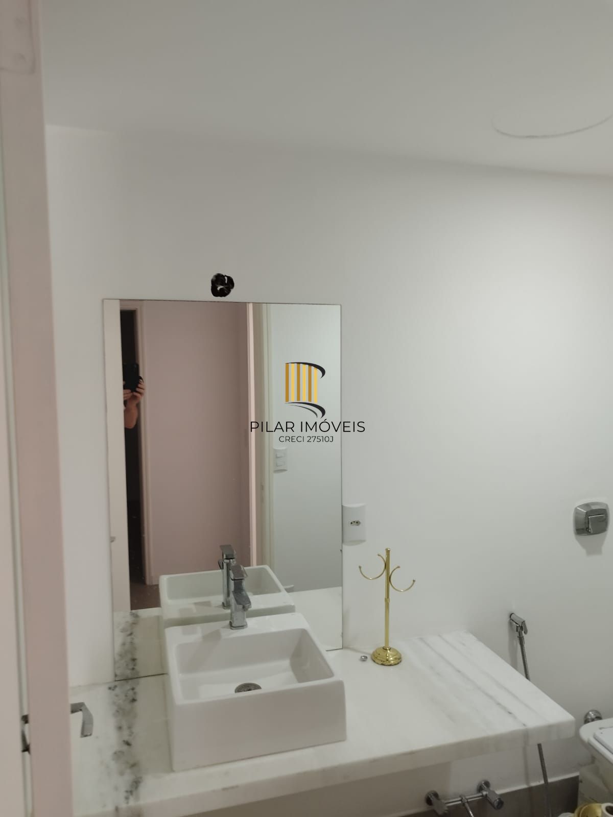 Apartamento de 2 quartos, 2 banheiros e 1 vaga de garagem no bairro Petrópolis