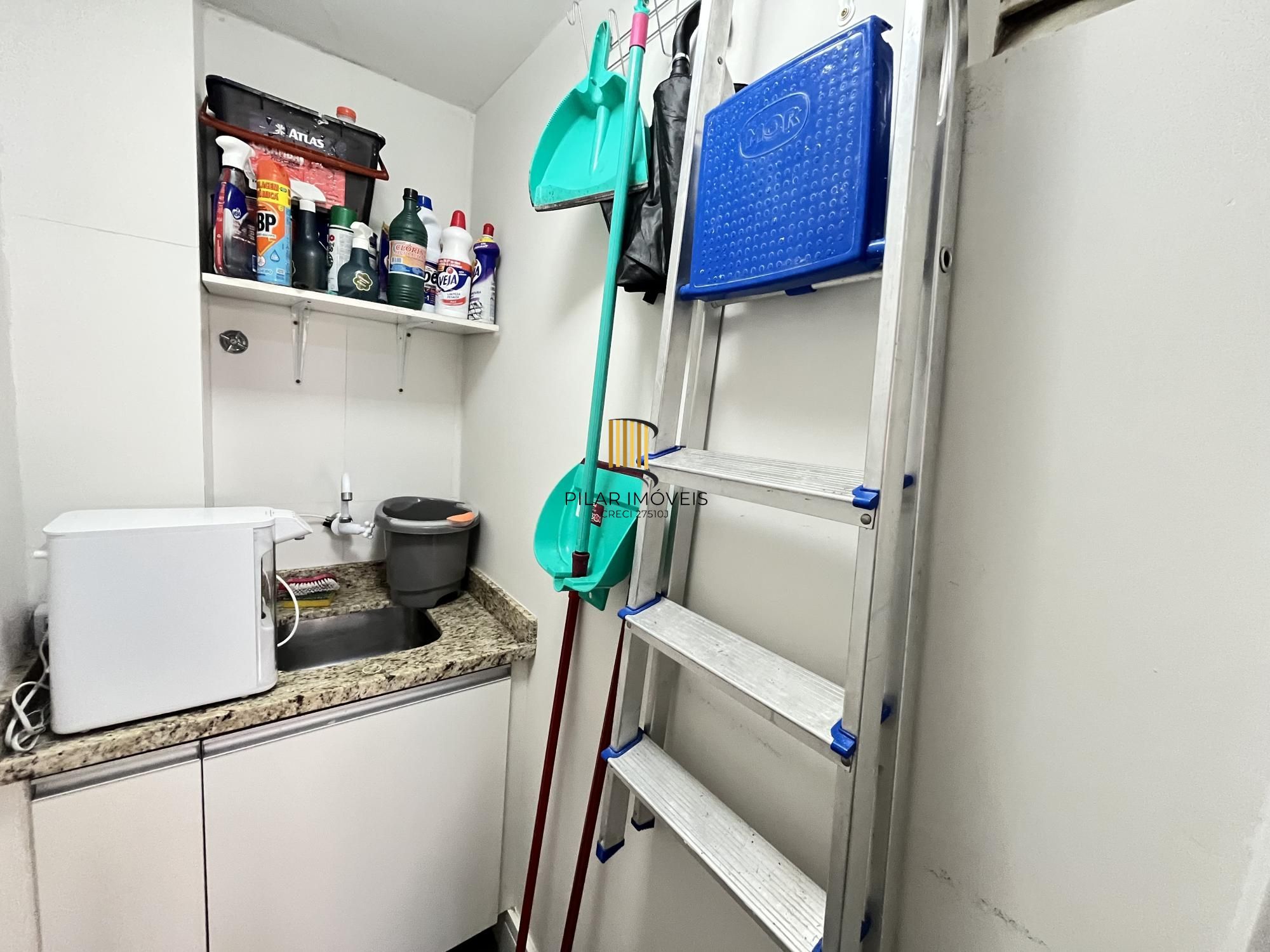 Apartamento de 2 quartos, suíte e 2 vagas de garagem no bairro Petrópolis em POA