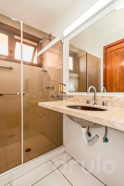 Cobertura para Venda - 244m², 3 dormitórios, sendo 1 suites, 2 vagas - Petrópolis