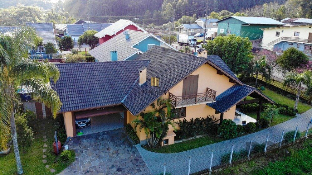 Casa 3 dormitórios no bairro Bavária