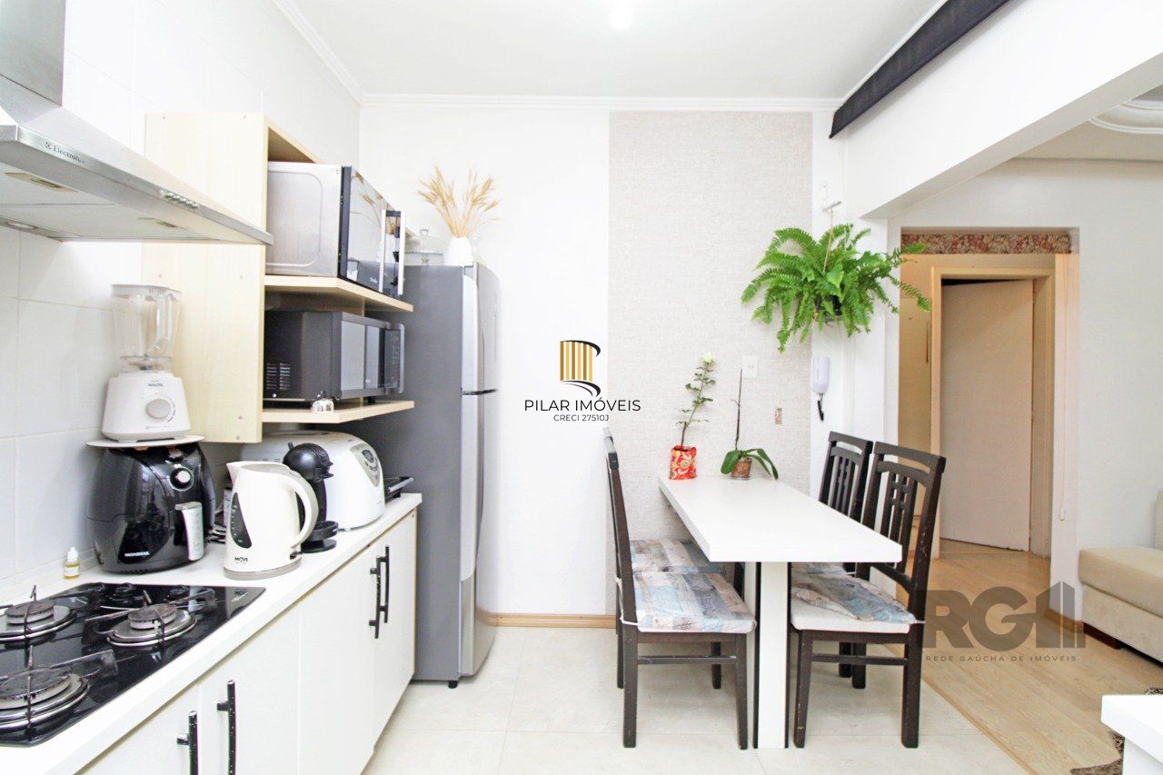 Apartamento de quatro dormitórios e uma vaga de garagem no bairro Bom Fim em Porto Alegre.