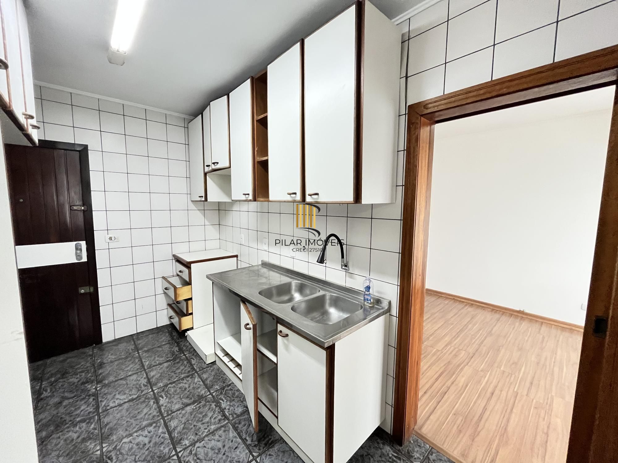 Apartamento de 3 quartos, churrasqueira e 1 vaga de garagem bairro Petrópolis