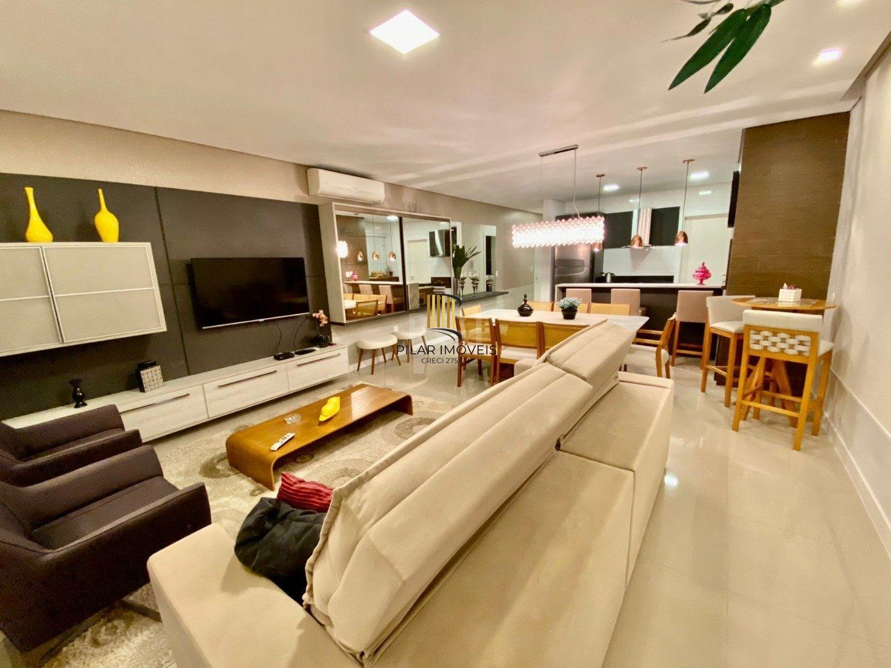 Apartamento para Venda - 140m², 3 dormitórios, sendo 2 suites, 2 vagas - Centro