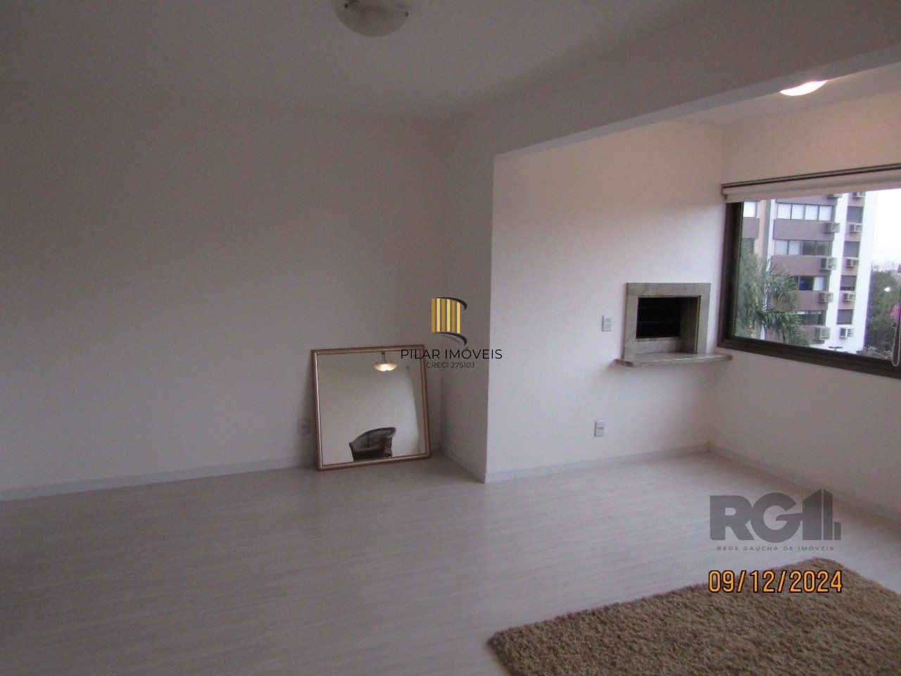 Apartamento de três dormitórios, suíte e duas vagas de garagem no bairro Higienópolis em Porto Alegre.