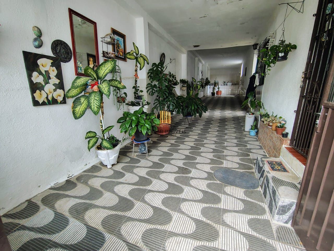 Casa 3 dormitórios e 3 vagas de garagem.