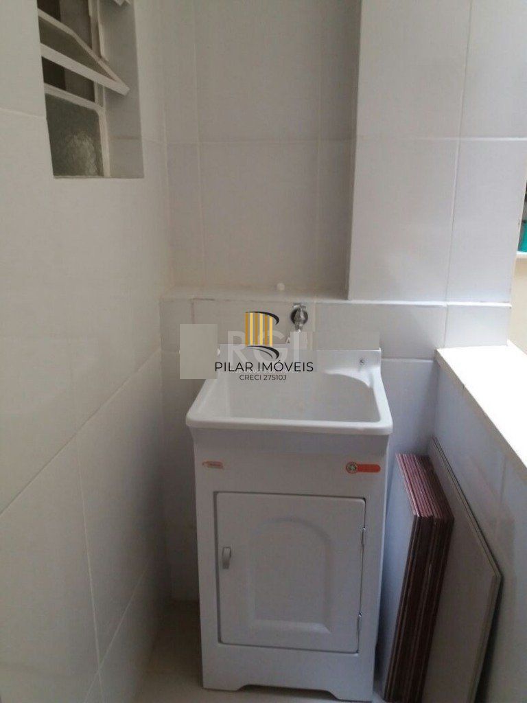 Apartamento de três dormitórios no bairro Independência em Porto Alegre. 