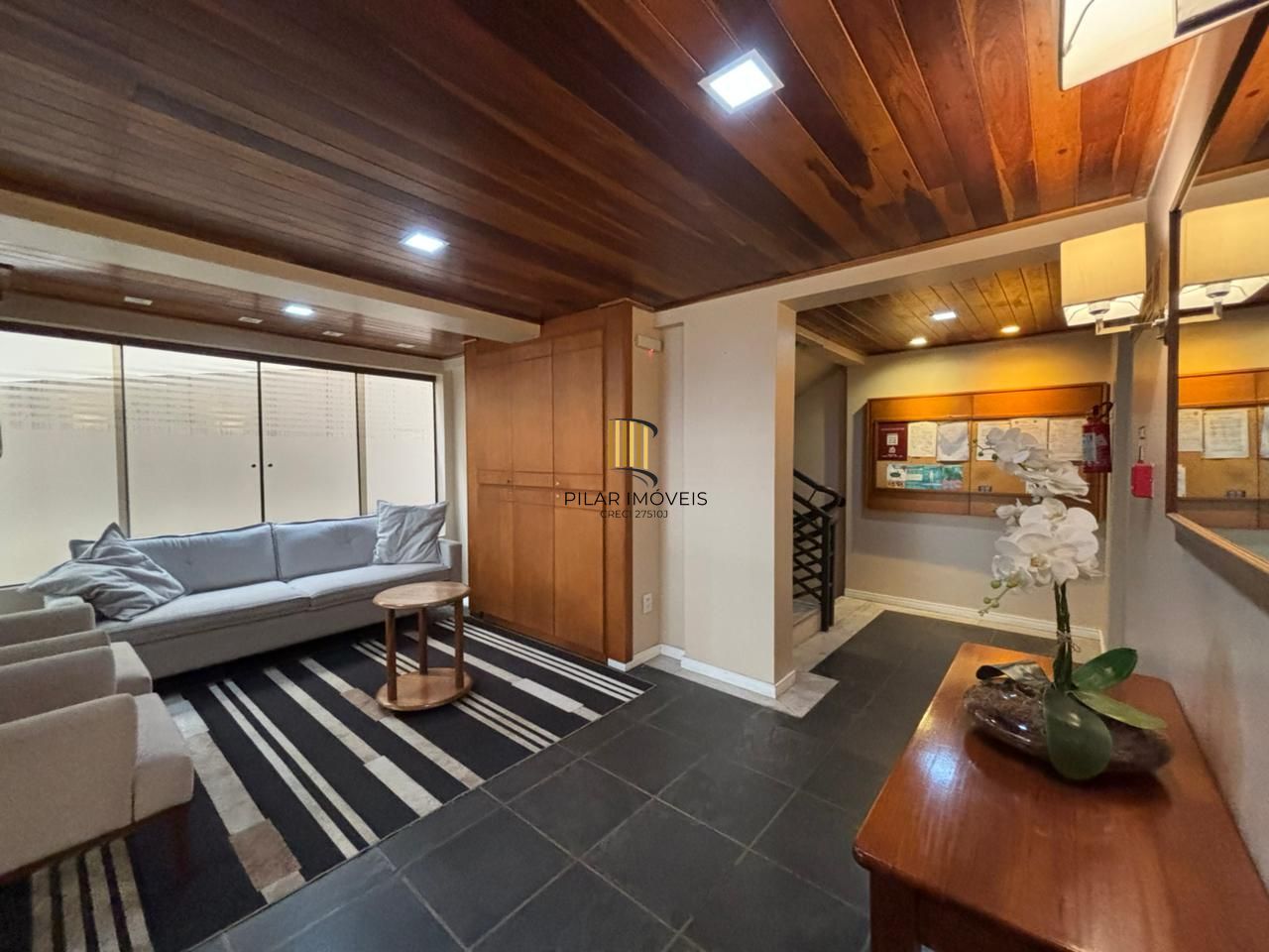 Apartamento de dois quartos e uma vaga de garagem no bairro Bom Fim em POA/RS