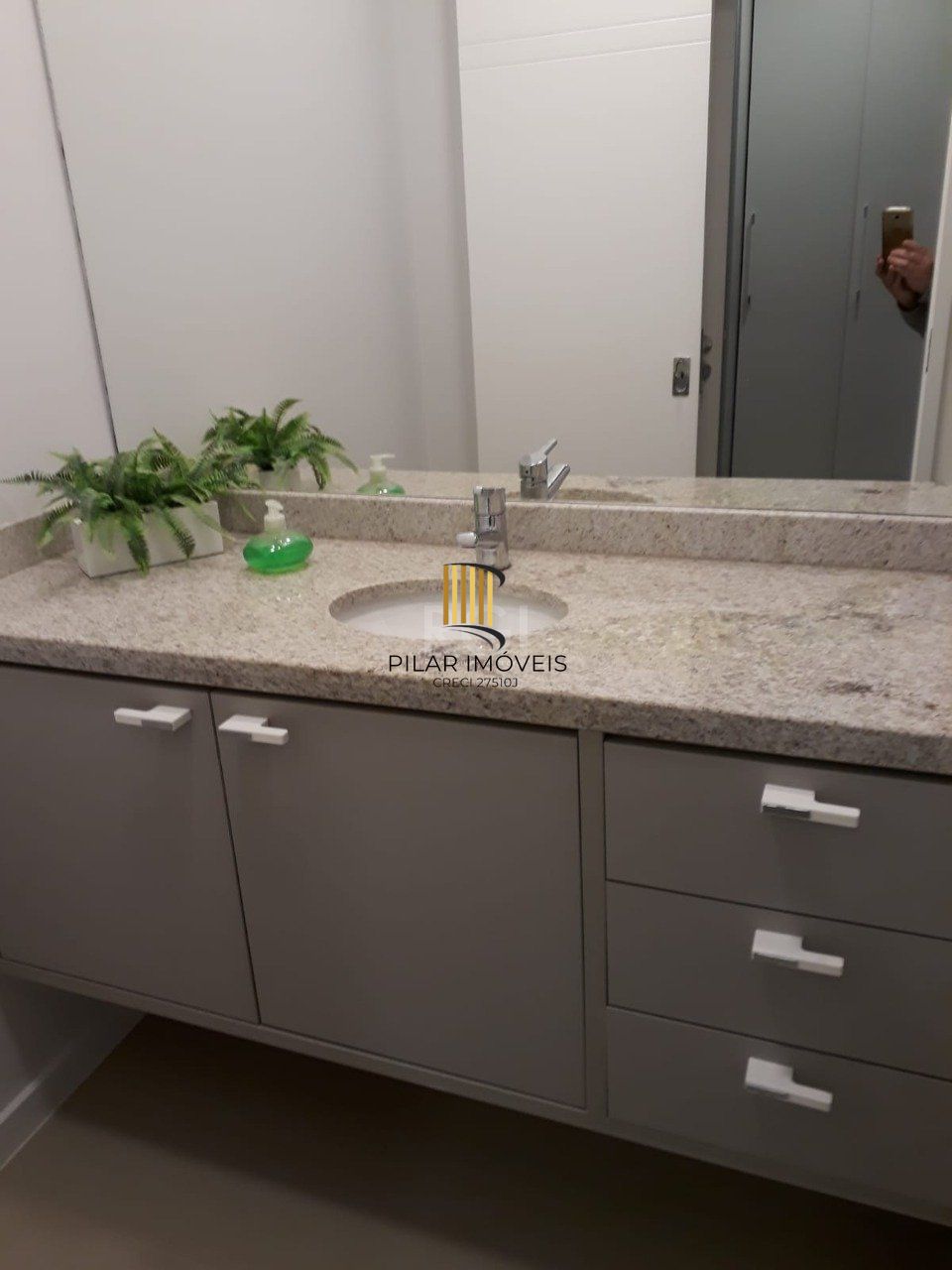 Apartamento para Venda - 140m², 3 dormitórios, sendo 2 suites, 2 vagas - Centro