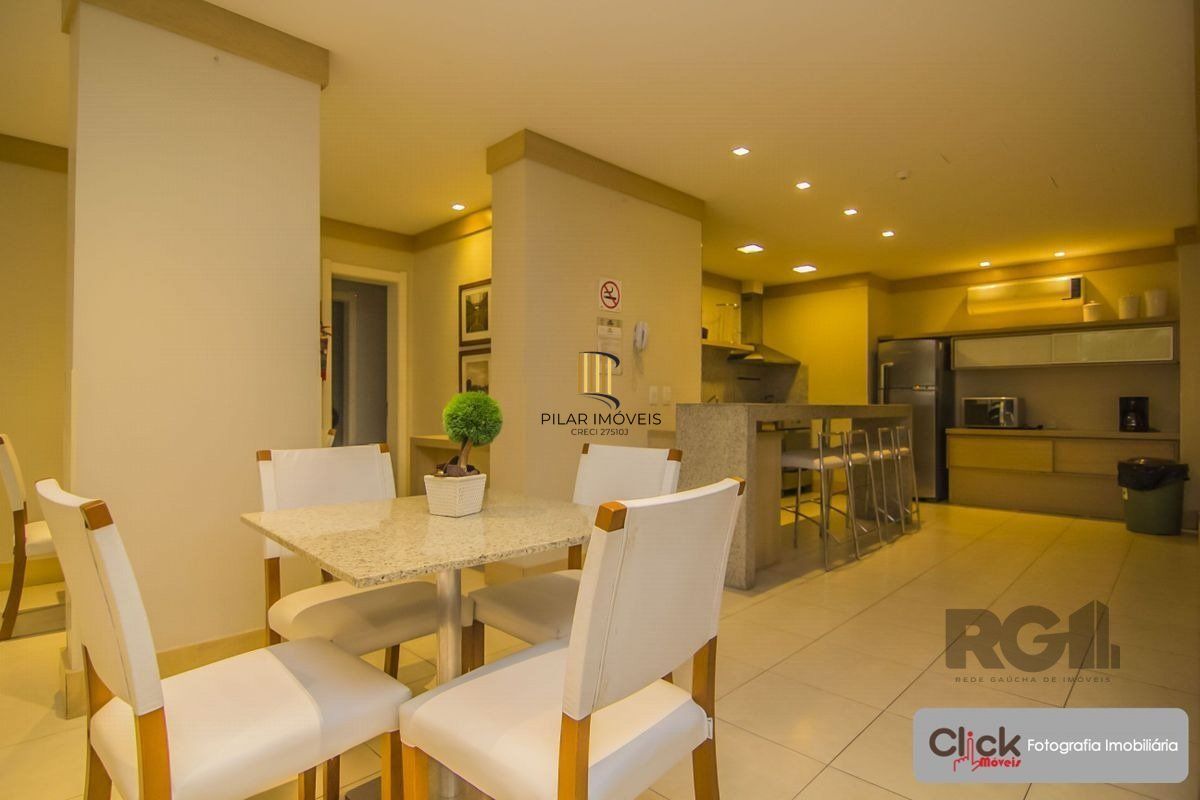 Apartamento 3 dormitórios, suíte, 2 vagas. Andar alto, vista para infraestrutura do condomínio. Semi-mobiliado. 