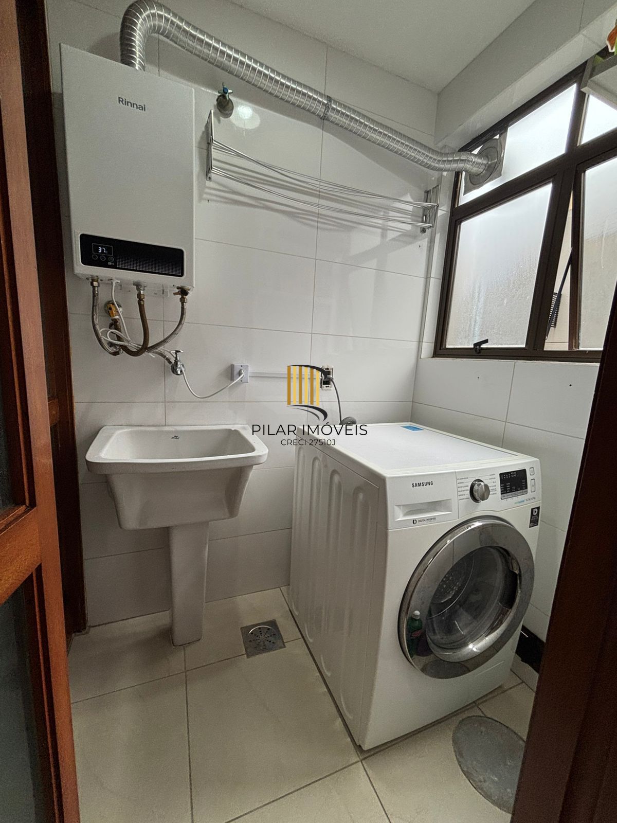 Apartamento de dois quartos e uma vaga de garagem no bairro Bom Fim em POA/RS