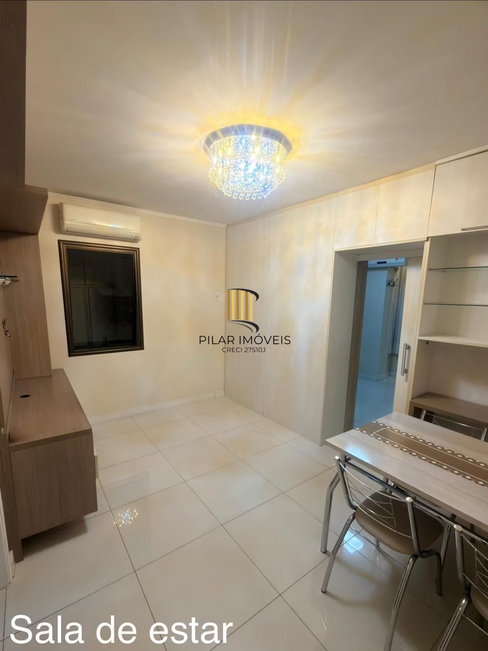 Apartamento de 2 quartos, suíte e 1 vaga de garagem no bairro Menino Deus em POA